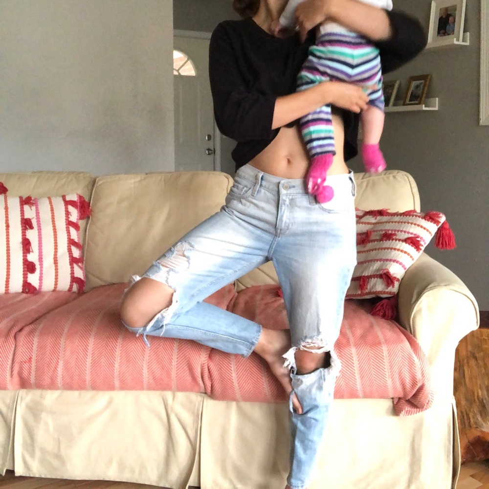 Hollister size 5 ripped light wash jeans